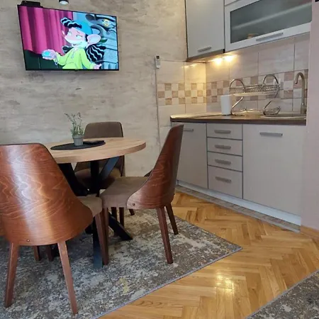 Lora Apartman